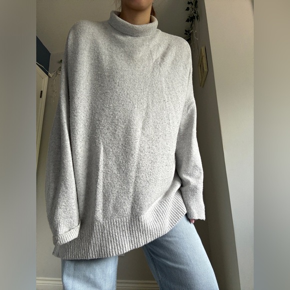 Abercrombie & Fitch Grey Oversized Turtleneck Sweater - Picture 2 of 5